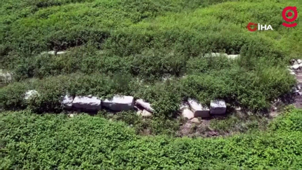 Suların çekildiği Terkos Gölü'nde ortaya çıkan tarihi yol havadan görüntülendi