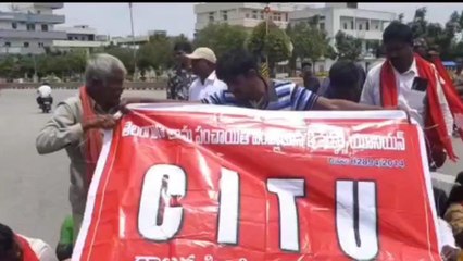 సిరిసిల్ల: ఎమ్మెల్యే క్యాంప్ కార్యాలయం ముట్టడి.. అడ్డుకున్న పోలీసులు