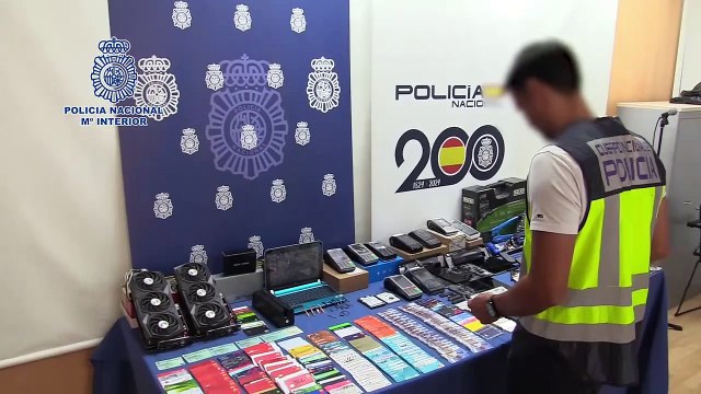 La Policía Nacional detiene a tres personas que estafaron casi 200.000 euros mediante técnicas de skimming y phishing