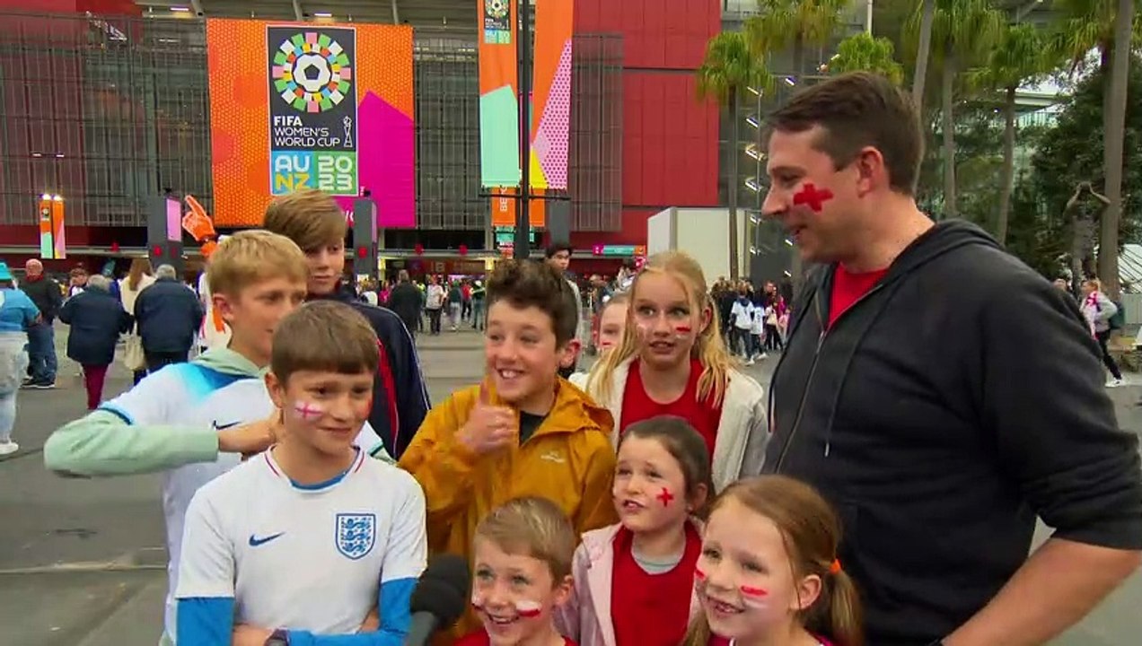 England fans roar with support for Lionesses