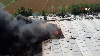 18 FABRİKAYA SIÇRAYAN YANGIN HAVADAN BÖYLE GÖRÜNTÜLENDİ
