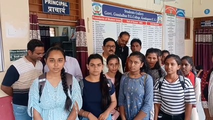 प्राचार्य के नदारद रहने से परेशान छात्र-छात्राएं व जेबीएस सदस्य