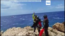 Mediterrâneo: ventos fortes e mar agitado dificultam resgate de migrantes