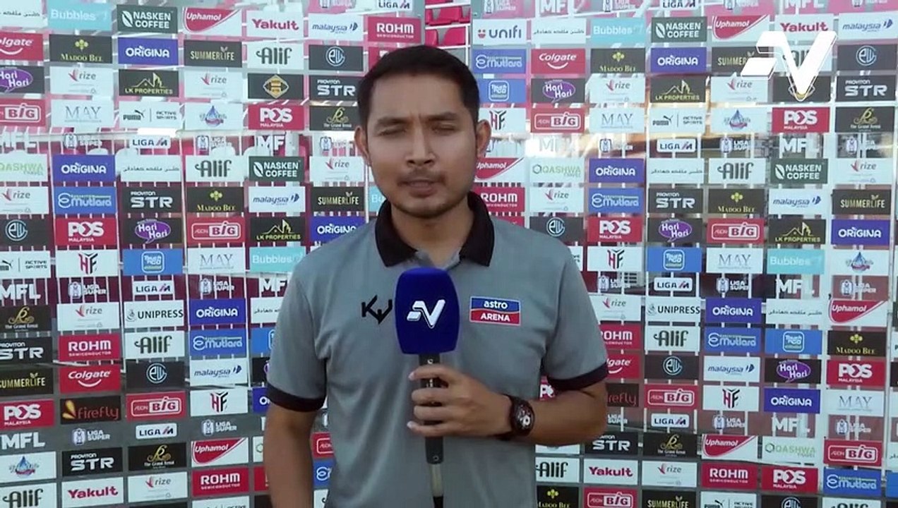 Ketua Jurulatih Terengganu, Tomislav Steinbruckner pening kepala pilih pemain barisi benteng lawan Kelantan United