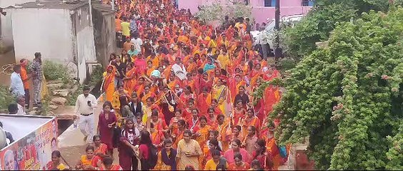 देखो.. 100 साल पुराने कुएं से जल लेकर मुख्यमंत्री के बेटे ने, देवबलौदा के प्राचीन शिवमंदिर में चढ़ाया