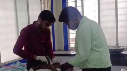 देवास: बस की टक्कर से बाइक सवार घायल पहुंचाया अस्पताल