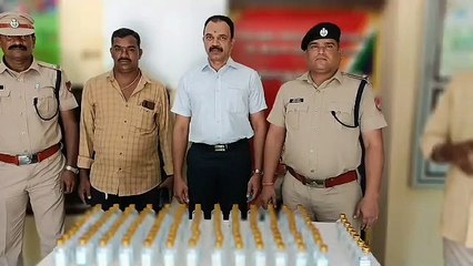 कार्रवाई: ट्रेन में लावारिस बैग में मिली 118 बोतल शराब जब्त