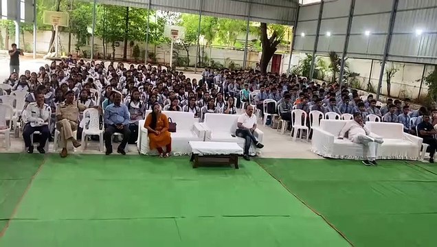 नशा मुक्ति और ट्रैफिक रूल्स पर जागरूक करने के लिए लगी क्लास, देखें विडिओ