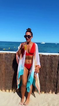 Ainsi, elle s'est dévoilée en story Instagram dans un magnifique bikini rouge qui met en valeur sa silhouetteVitaa sur Instagram