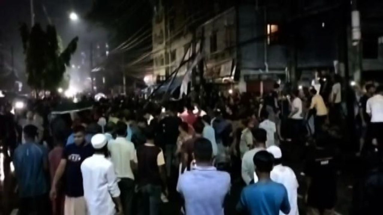 Proteste in Bangladesh a Dacca contro i roghi del Corano