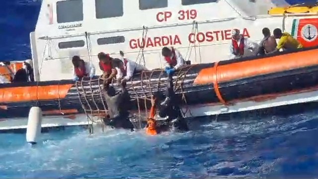 Italie : au moins 30 migrants portés disparus après deux naufrages