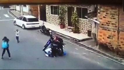 Imágenes fuertes: pierde el brazo cuando se enredó en la llanta de una moto
