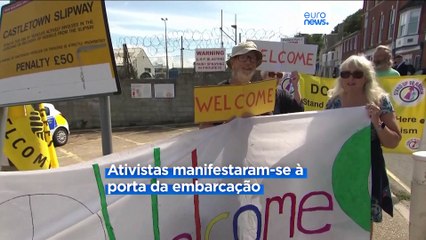 Primeiros requerentes de asilo embarcam em cargueiro em Dorset