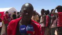 عمر يروي مأساة العشرات من المهاجرين العالقين بالصحراء بين تونس وليبيا
