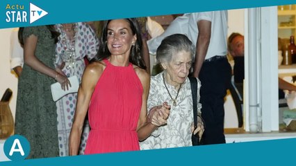 Letizia d'Espagne bronzée et musclée comme jamais avec ses filles très stylées : la famille royale d