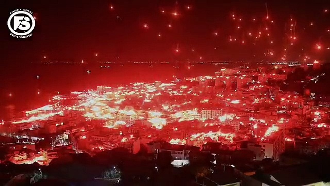 Alger qui s’illumine pour l’anniversaire du Mouloudia ❤️   Des images qui mériteraient de faire le tour du monde