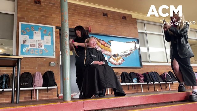 Mackenzie shaves her head for kids with cancer