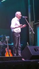 Teo Teocoli emoziona e diverte a una Rotonda sul mare Rimini