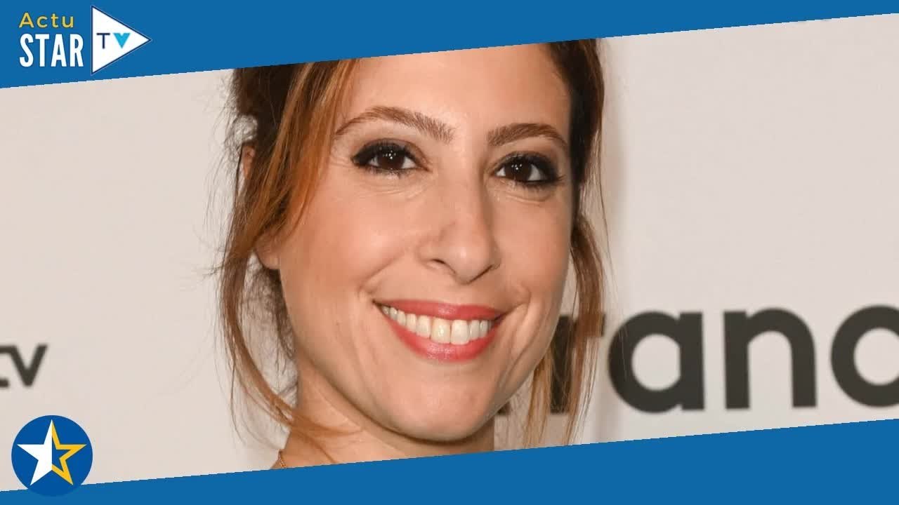 Léa Salamé canon en maillot de bain : elle dévoile ses jambes interminables, photo à l'appui