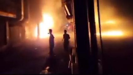 सिवान: कपड़े की दुकान में लगी भीषण आग, मची अफरा-तफरी, देखें वीडियो
