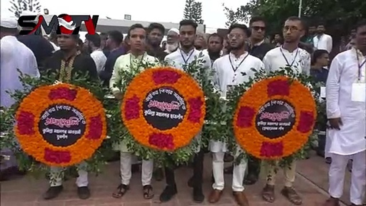 বঙ্গবন্ধুর সমাধিতে এমপি সীমার শ্রদ্ধা