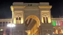 Vandali writers sull'arco d'ingresso in Galleria in piazza Duomo