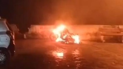 मंदसौर: अज्ञात बदमाशों ने लगाई गाड़ी में आग, क्षेत्र में दहशत का माहौल