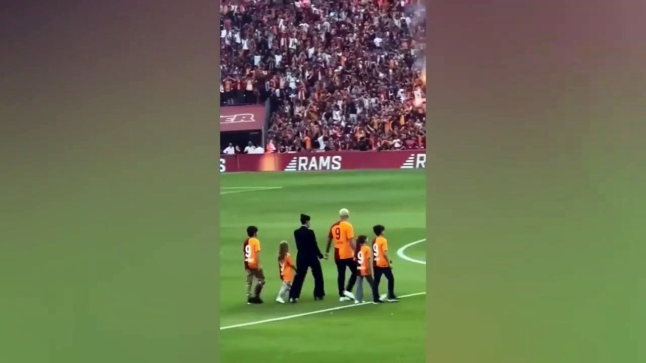 Wanda Nara, la femme d'Icardi, a conquis les cœurs avec son partage émotionnel avec Sezen Aksu： Elle est devenue bien turque