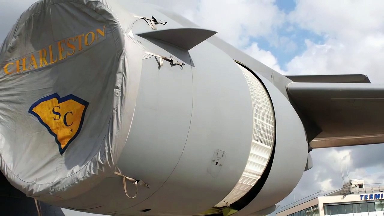 C-17 Globemaster - military transport aircraft - HD