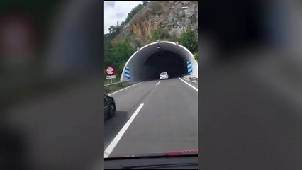 Un hombre conduce de forma temeraria en Navarra y da tumbos en la carretera