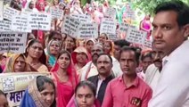 नरसिंहपुर: वेतन बढ़ाने की मांग को लेकर स्व सहायता समूह ने अपनी मांगों को लेकर सौपा ज्ञापन