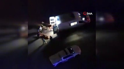 Il a tiré plusieurs fois dans la jambe de l'homme avec qui il se disputait... Ces moments ont été filmés.