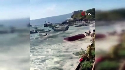Şiddetli rüzgar denizi taşırdı, teknede yakalanan iki kişi alabora oldu