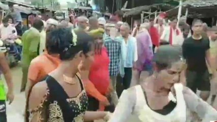 खगड़िया: अनोखी शव यात्रा, बुजुर्ग मां के निधन पर बेटों ने डीजे की धुन पर कराया लौंडा डांस