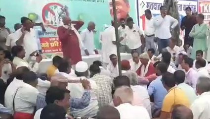 झुंझुनूं: गहलोत सरकार के खिलाफ सड़क पर उतरे राशन डीलर, जानिए क्या है इनकी मांग?