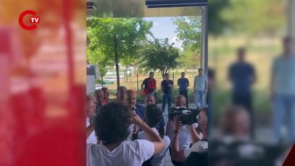 Eyüp Aksu salonu terketti. “Kontak kapatacağız bu zam oranını kabul etmiyoruz.”