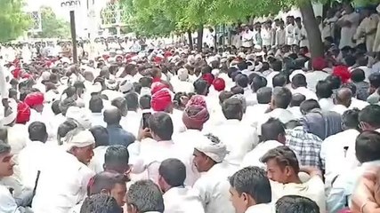 सांचोर: शराब ठेकेदार की गोली मारकर हत्या का मामला, अस्पताल के बाहर भारी संख्या में लोग जमा