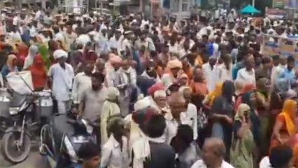 चित्तौड़गढ़: मातृकुंडिया बांध के पानी से तालाब भरने की उठी मांग, ग्रामीणों ने कलेक्ट्रेट को घेरा
