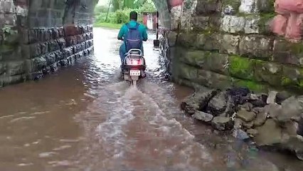 नागपुर पुलिया में पानी भरा, रास्ता बंद होने से रेलवे कर्मी परेशान