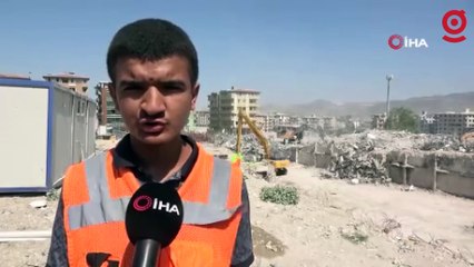 Yüzlerce kişiye mezar olan Rönesans Rezidans’ın son bloğu da yıkıldı