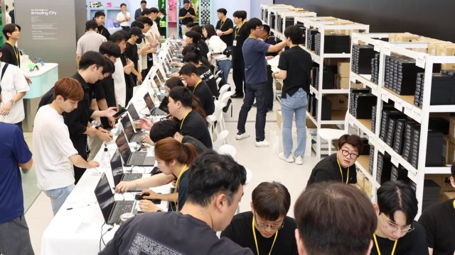 [기업] 삼성전자 갤럭시 폴더블 스마트폰 사전 예약 102만 대 / YTN