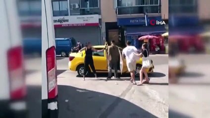 Il a battu sa femme au milieu de la rue avec un coup de pied et une gifle ! Ces moments sont filmés