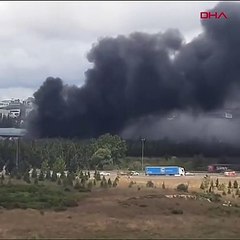 Kocaeli'de market deposunda yangın