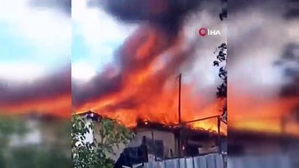 Sultangazi'de elektrik direğinden kopan kablo gecekonduyu alev topuna çevirdi