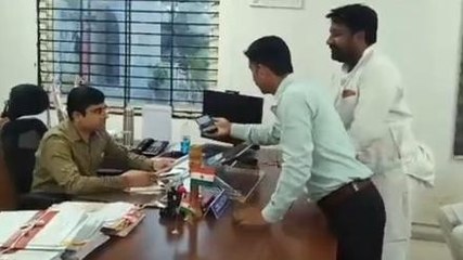 गुना: कलेक्टर की फ़ेसबुक ID पर जारी हुआ वीडियो,कांग्रेस ने जताई आपत्ति