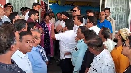 अस्थाई दुकानदारों की गुमटी-ठेलों को लेकर व्यापारियों में रोष