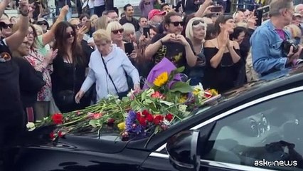 Musica, fiori e commozione per l'addio a Sinead O'Connor