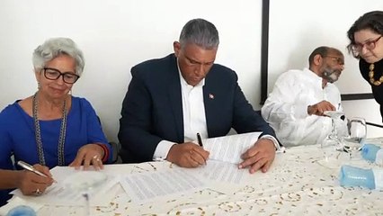 Policías ahora vestirán de azul; lema será "Proteger y Servir"