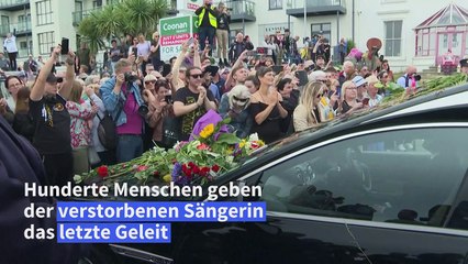 Hunderte Fans geben Sinead O'Connor das letzte Geleit