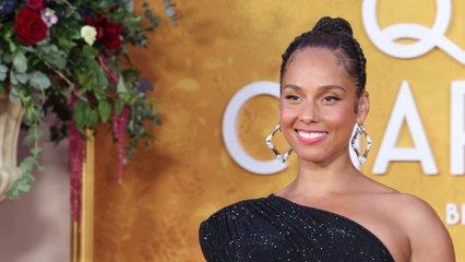 Taylor Swift Penned the Sweetest Note to Alicia Keys’s Son When Meeting Him at the Eras Tour